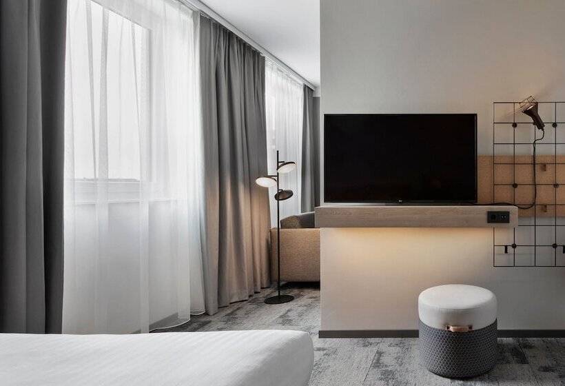 هتل Moxy Duesseldorf City
