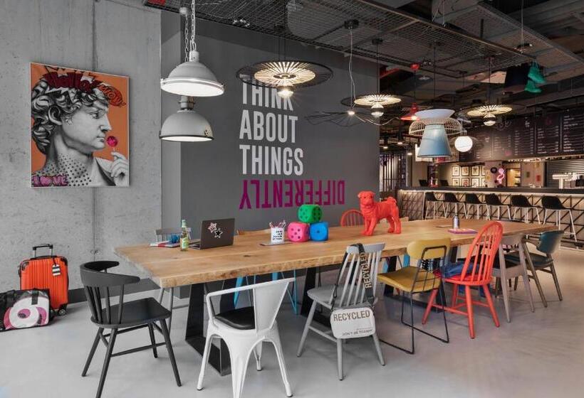 هتل Moxy Duesseldorf City