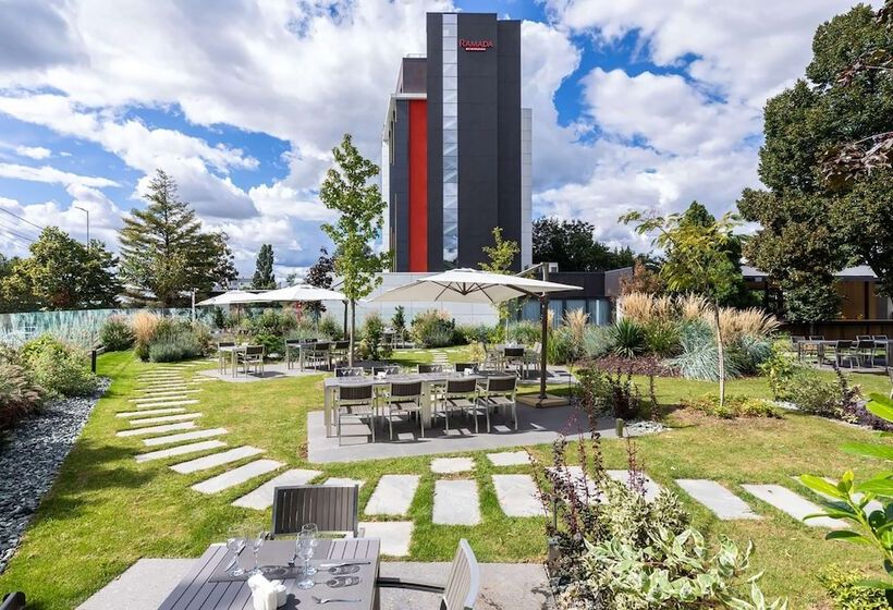 ホテル Ramada By Wyndham Slatina Parc