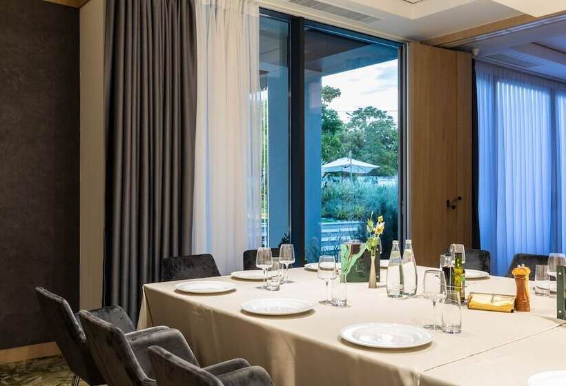 ホテル Ramada By Wyndham Slatina Parc