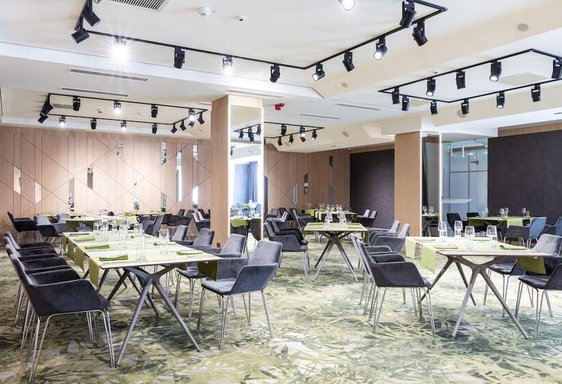 ホテル Ramada By Wyndham Slatina Parc