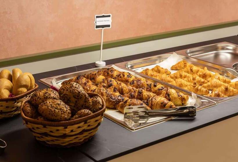 ホテル Ramada By Wyndham Slatina Parc