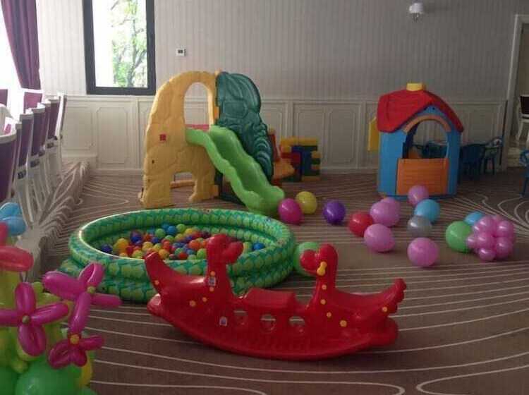 ホテル Ramada By Wyndham Slatina Parc