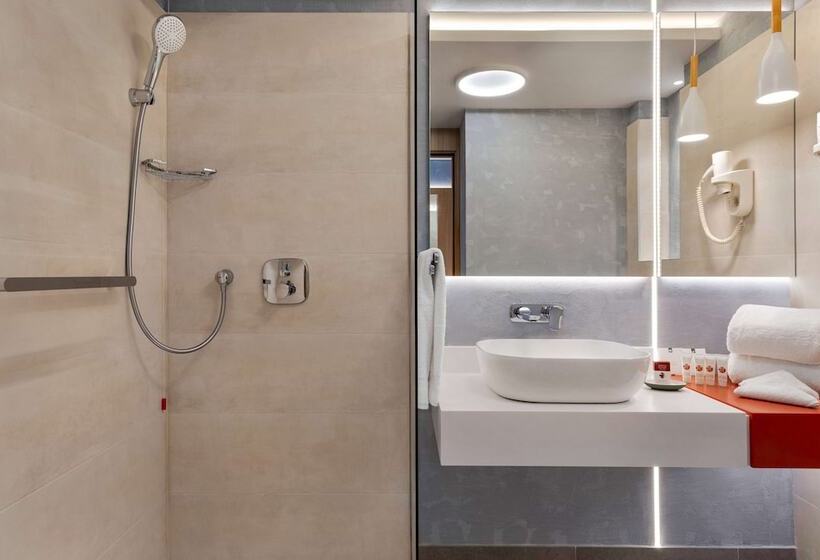 ホテル Ramada By Wyndham Slatina Parc