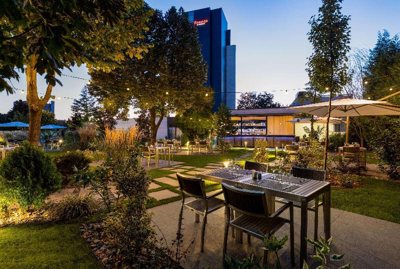 ホテル Ramada By Wyndham Slatina Parc