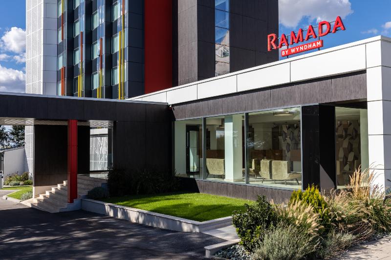 ホテル Ramada By Wyndham Slatina Parc