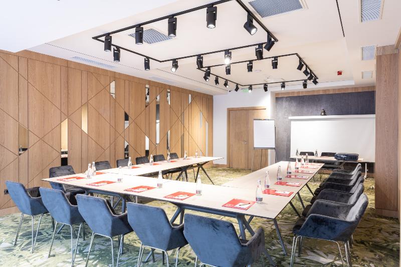 ホテル Ramada By Wyndham Slatina Parc