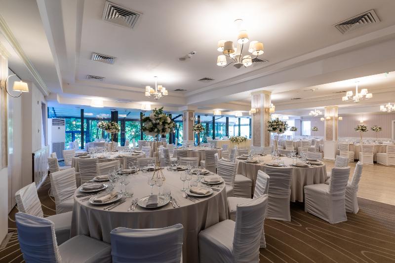 ホテル Ramada By Wyndham Slatina Parc