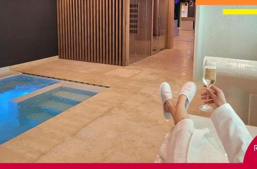 ホテル Ramada By Wyndham Slatina Parc