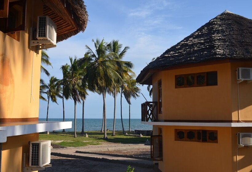 ホテル Saadani Park