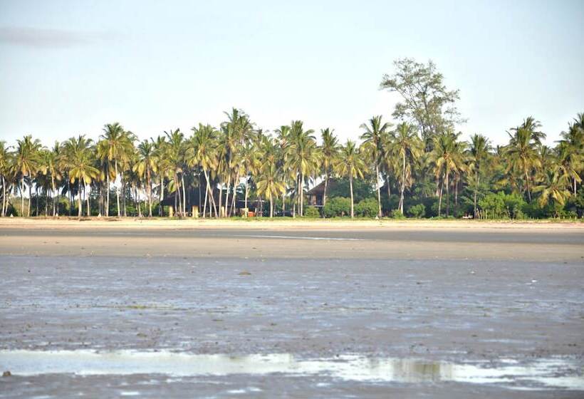 ホテル Saadani Park