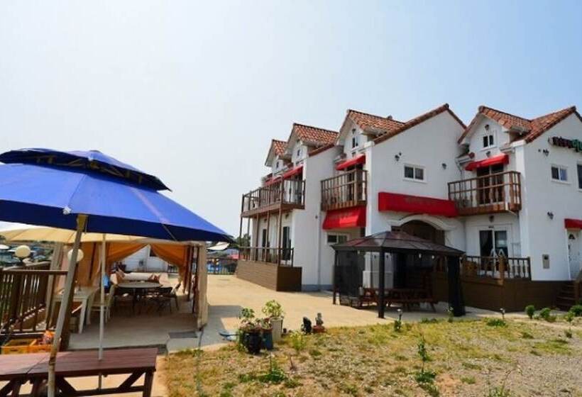 Hotel Seocheon Redpungchatiang Pension