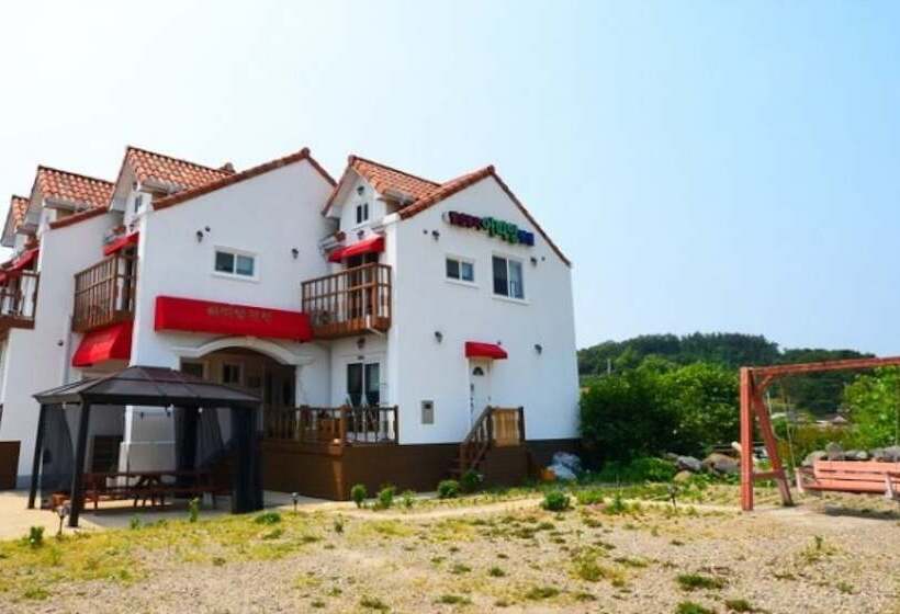 Hotel Seocheon Redpungchatiang Pension