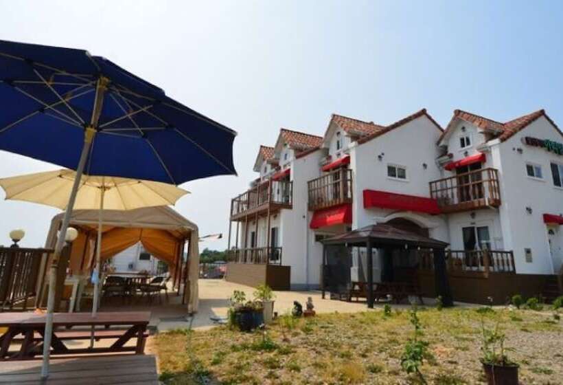 Отель Seocheon Redpungchatiang Pension