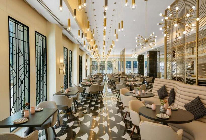 هتل Wyndham Grand Doha West Bay Beach