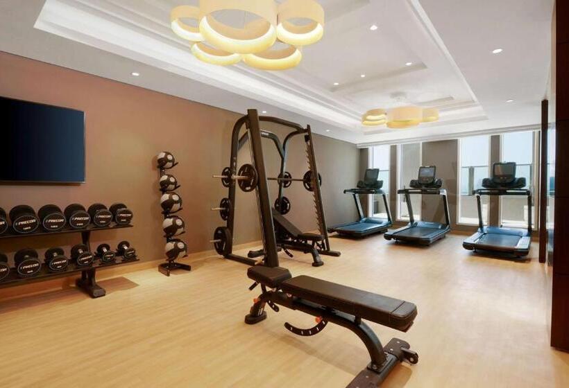 هتل Wyndham Grand Doha West Bay Beach