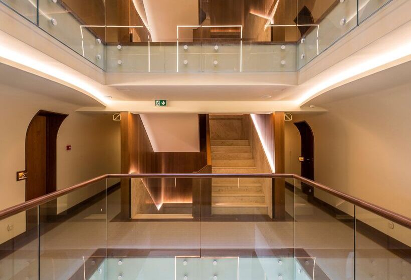 בית מלון כפרי Isla Brown Corinthia Resort & Spa, Curio Collection Hilton