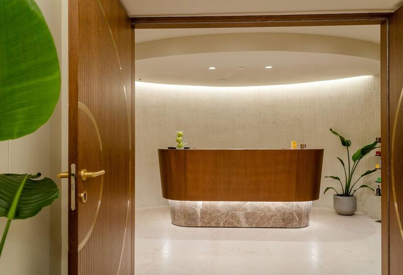 בית מלון כפרי Isla Brown Corinthia Resort & Spa, Curio Collection Hilton