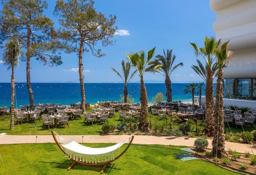 هتل Isla Brown Corinthia Resort & Spa, Curio Collection Hilton