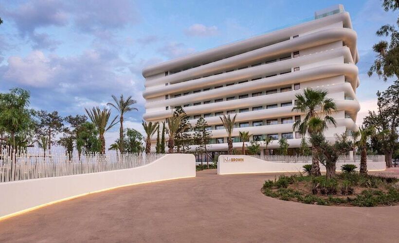 בית מלון כפרי Isla Brown Corinthia Resort & Spa, Curio Collection Hilton