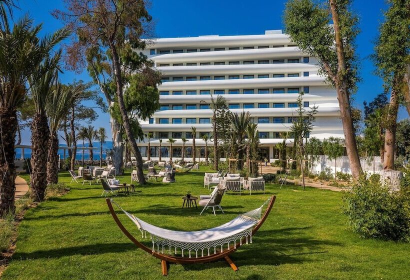 בית מלון כפרי Isla Brown Corinthia Resort & Spa, Curio Collection Hilton