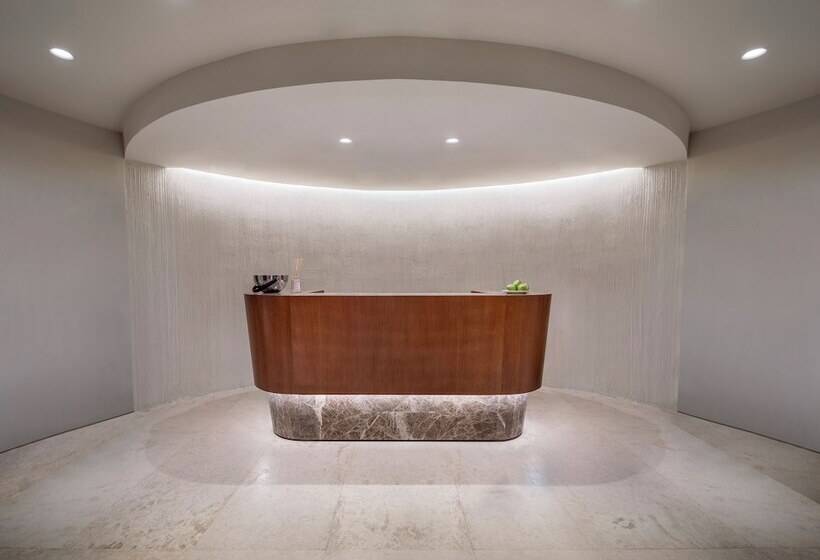 בית מלון כפרי Isla Brown Corinthia Resort & Spa, Curio Collection Hilton