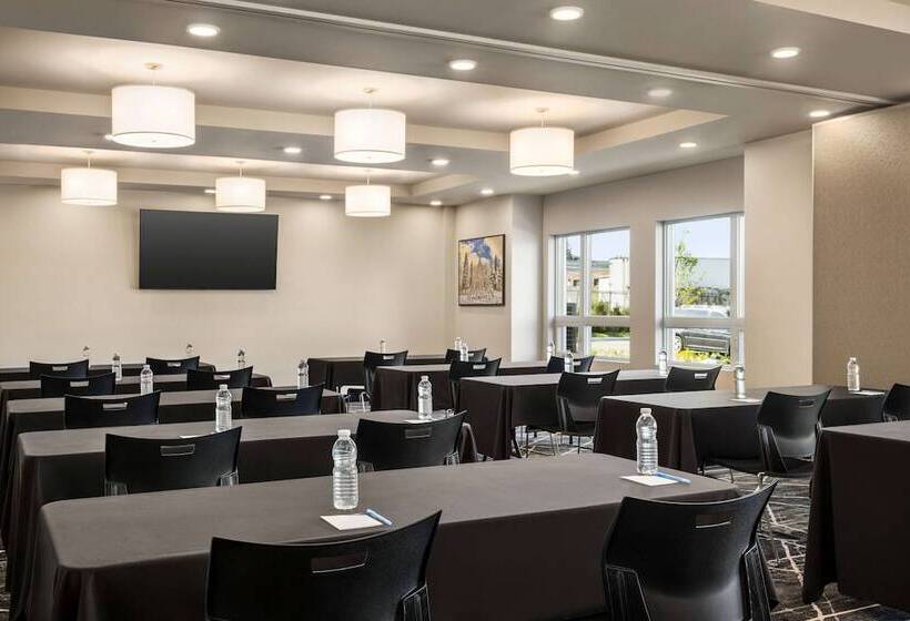 Microtel Inn & Suites Montreal Airport Dorval Qc