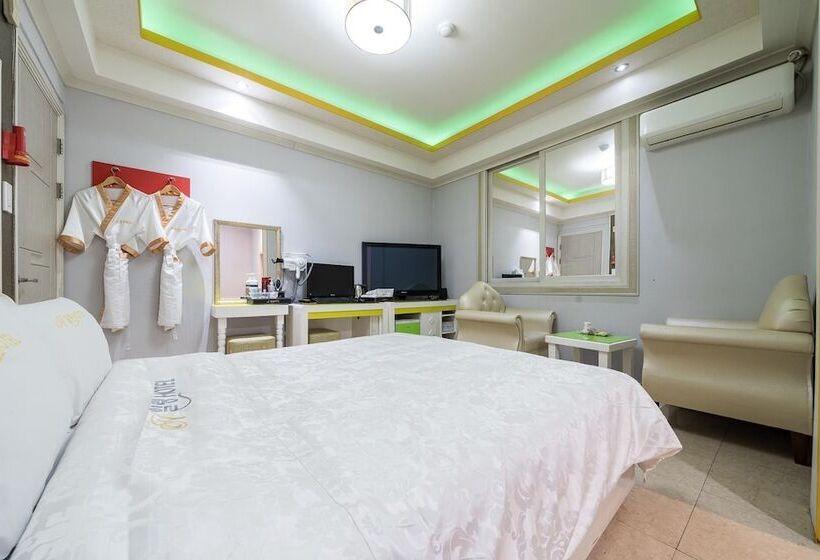 מוטל Gwangju Geumho Moment