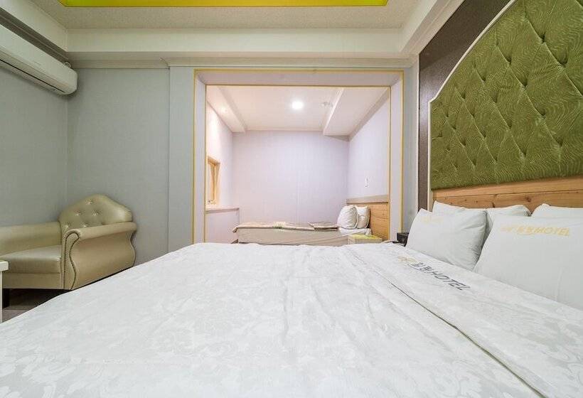 מוטל Gwangju Geumho Moment