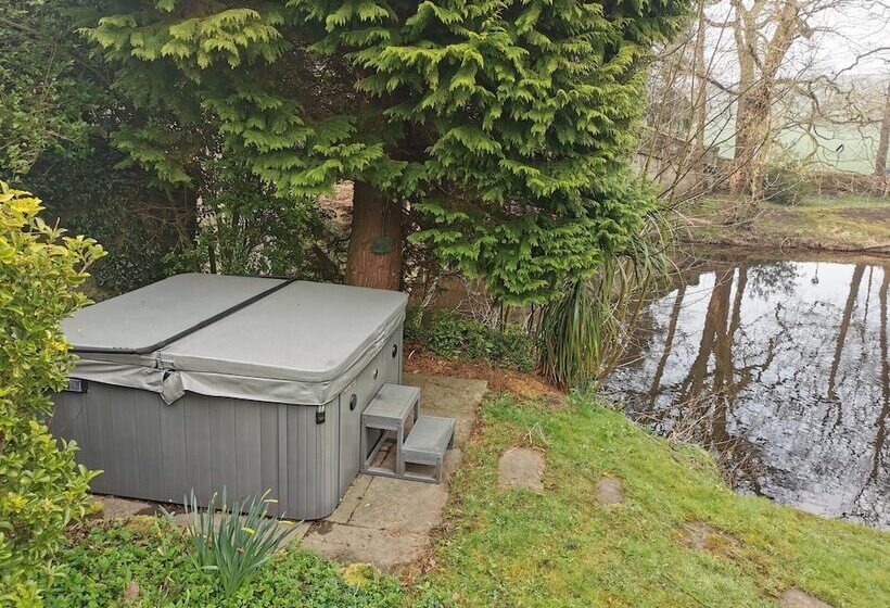 Beautiful Peak District Cottage With Hot Tub
