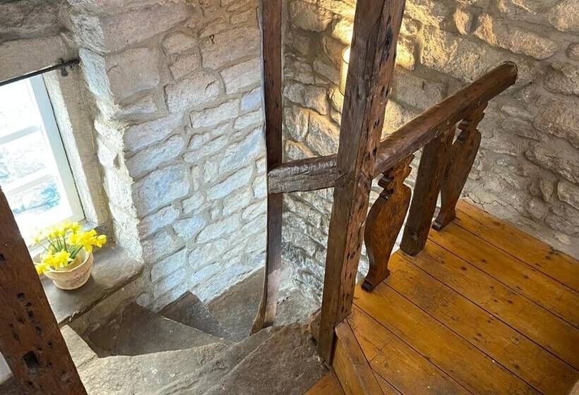 Beautiful Peak District Cottage With Hot Tub