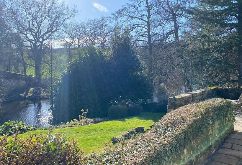 Beautiful Peak District Cottage With Hot Tub