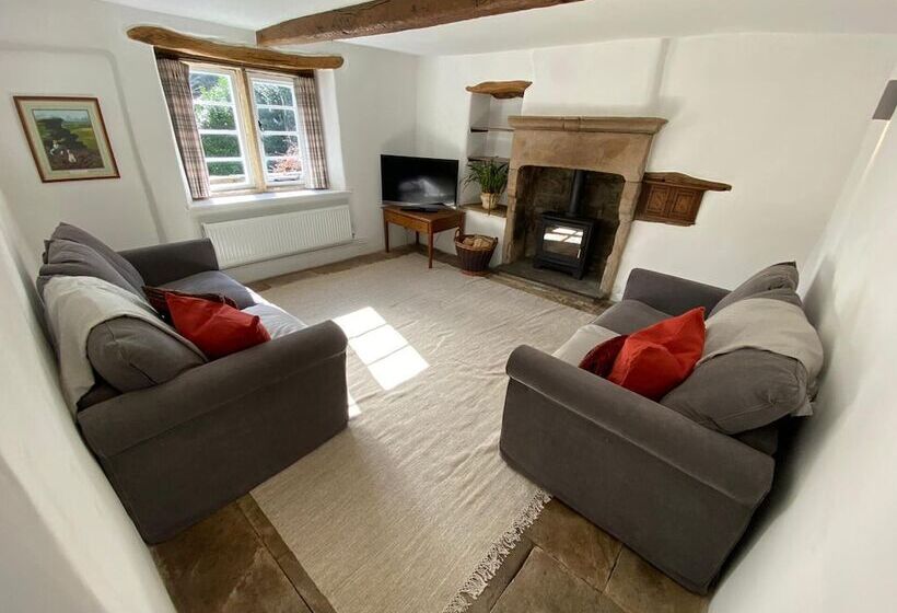 Beautiful Peak District Cottage With Hot Tub