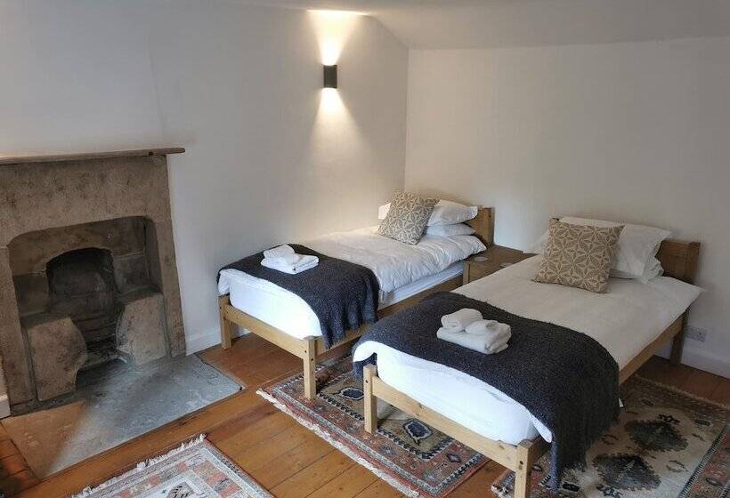 Beautiful Peak District Cottage With Hot Tub