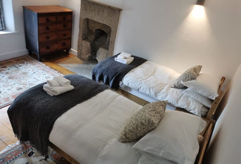 Beautiful Peak District Cottage With Hot Tub