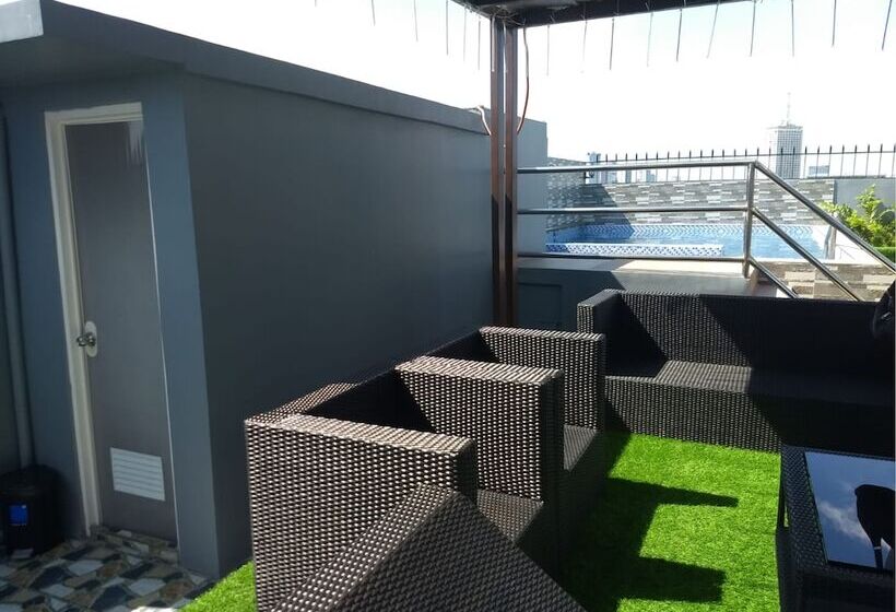 Dona Aurora Condotel By Oyo Rooms