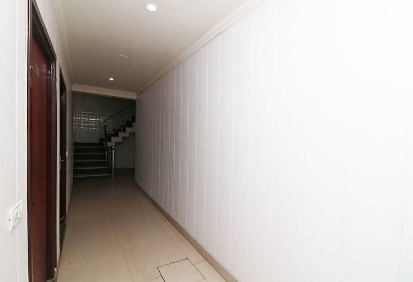 هتل Gayatri Palace By Oyo Rooms