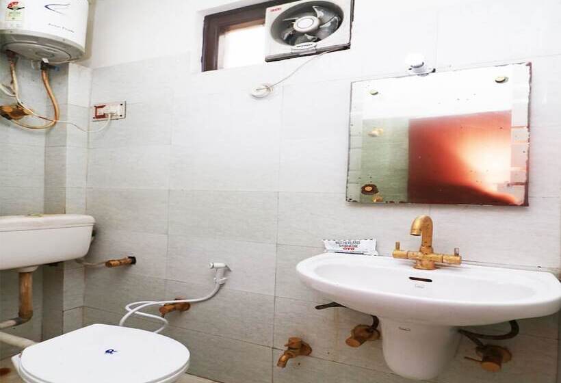 هتل Gayatri Palace By Oyo Rooms