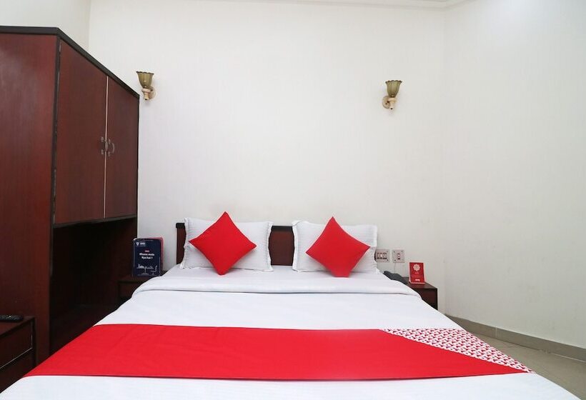 هتل Gayatri Palace By Oyo Rooms
