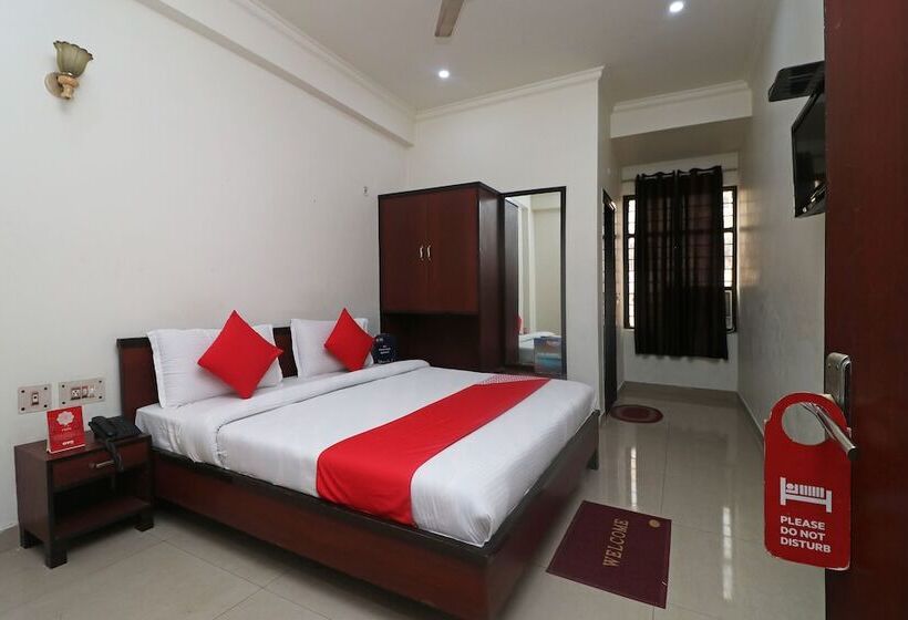 هتل Gayatri Palace By Oyo Rooms
