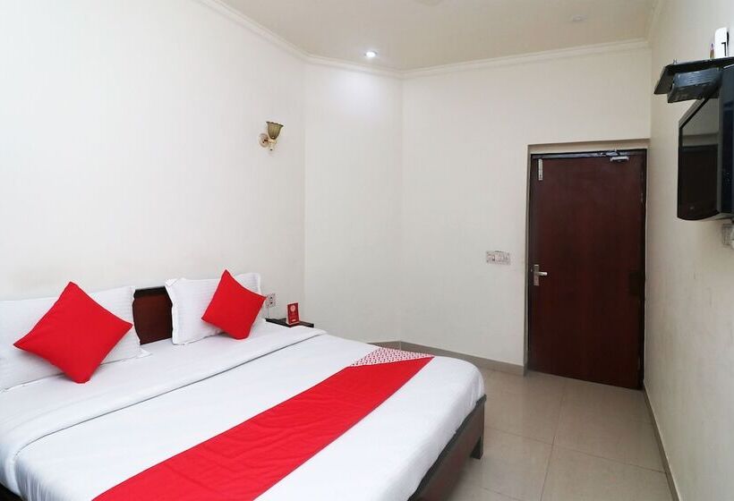 هتل Gayatri Palace By Oyo Rooms