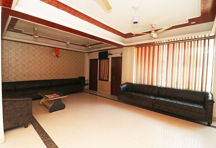 هتل Gayatri Palace By Oyo Rooms