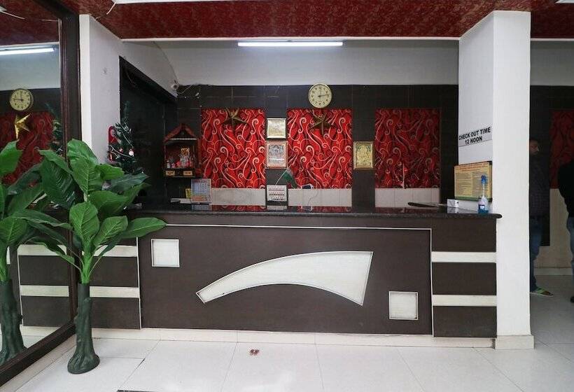 هتل Gayatri Palace By Oyo Rooms