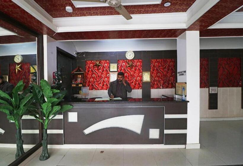 هتل Gayatri Palace By Oyo Rooms