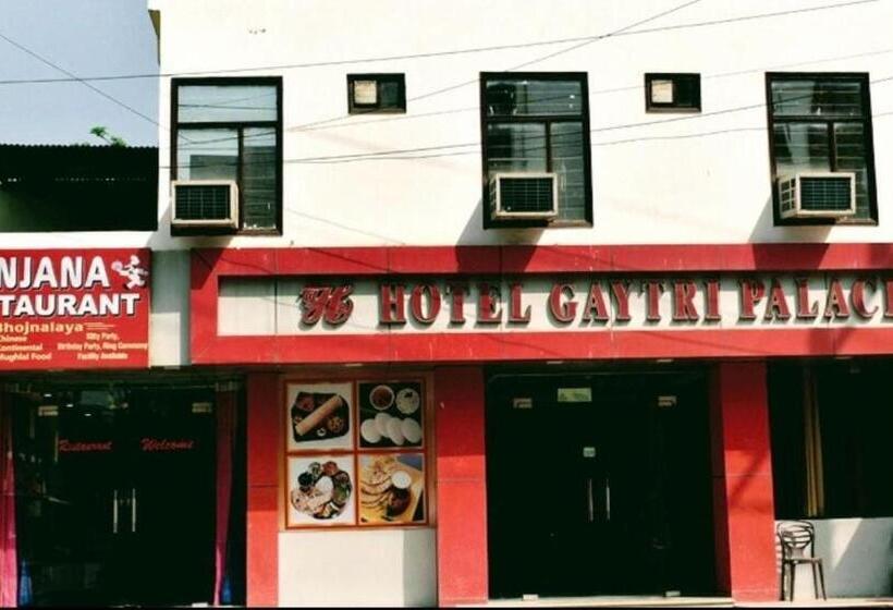 هتل Gayatri Palace By Oyo Rooms