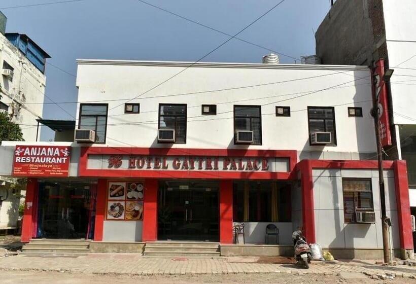 هتل Gayatri Palace By Oyo Rooms