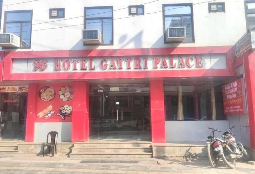 هتل Gayatri Palace By Oyo Rooms