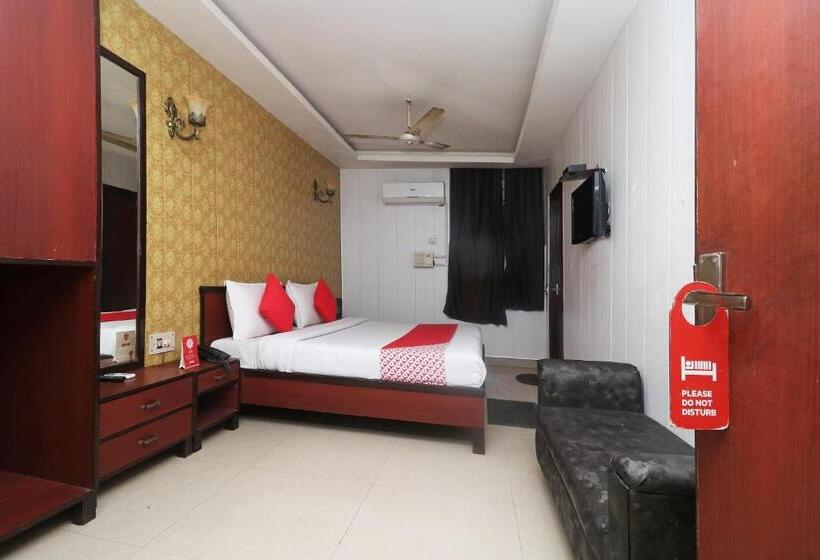 هتل Gayatri Palace By Oyo Rooms