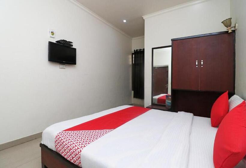 هتل Gayatri Palace By Oyo Rooms