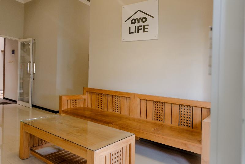 Отель Gerbera House - Kos Putri By Oyo Rooms